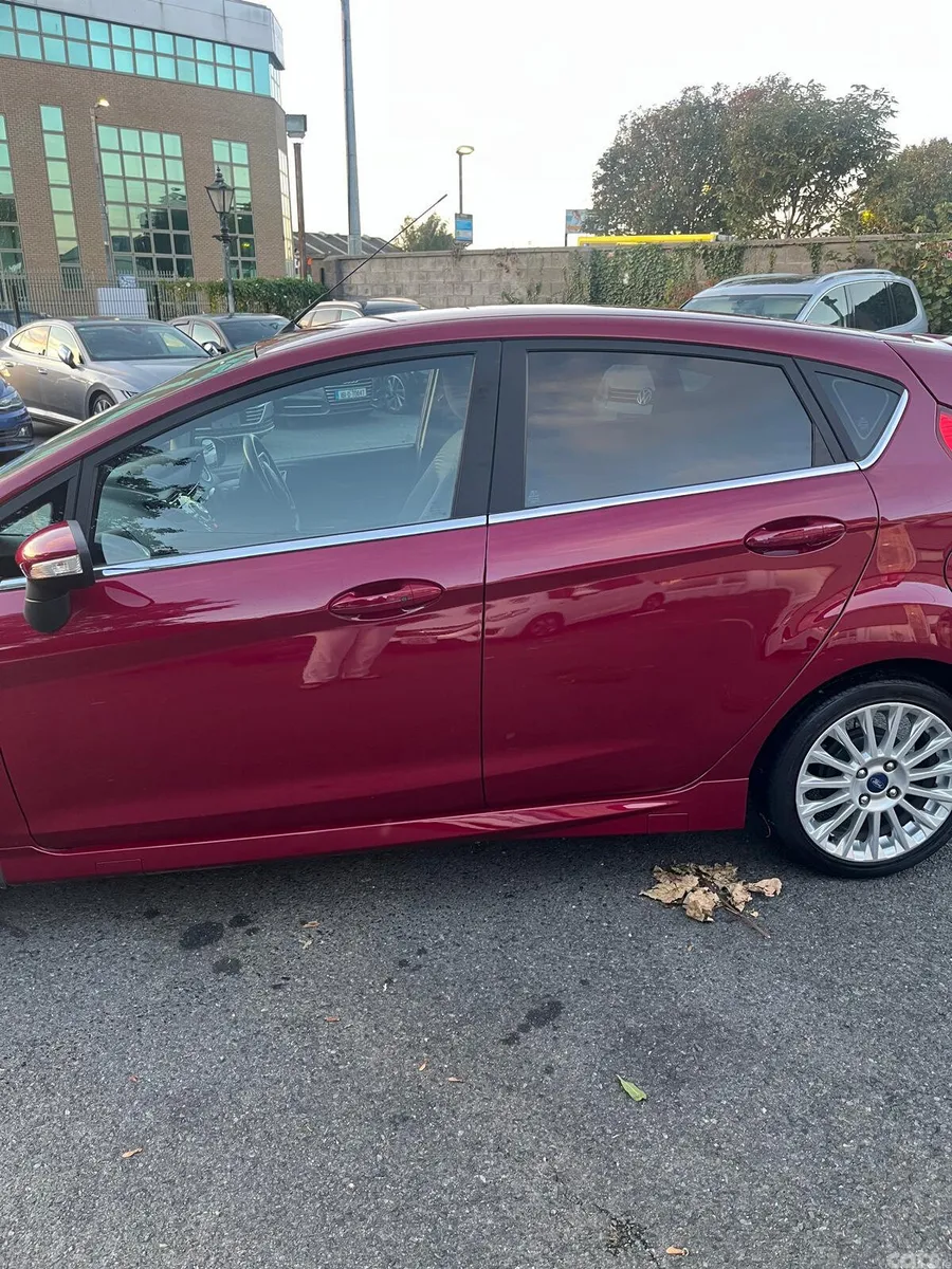 Ford Fiesta Hatchback, Petrol, 2014, Red