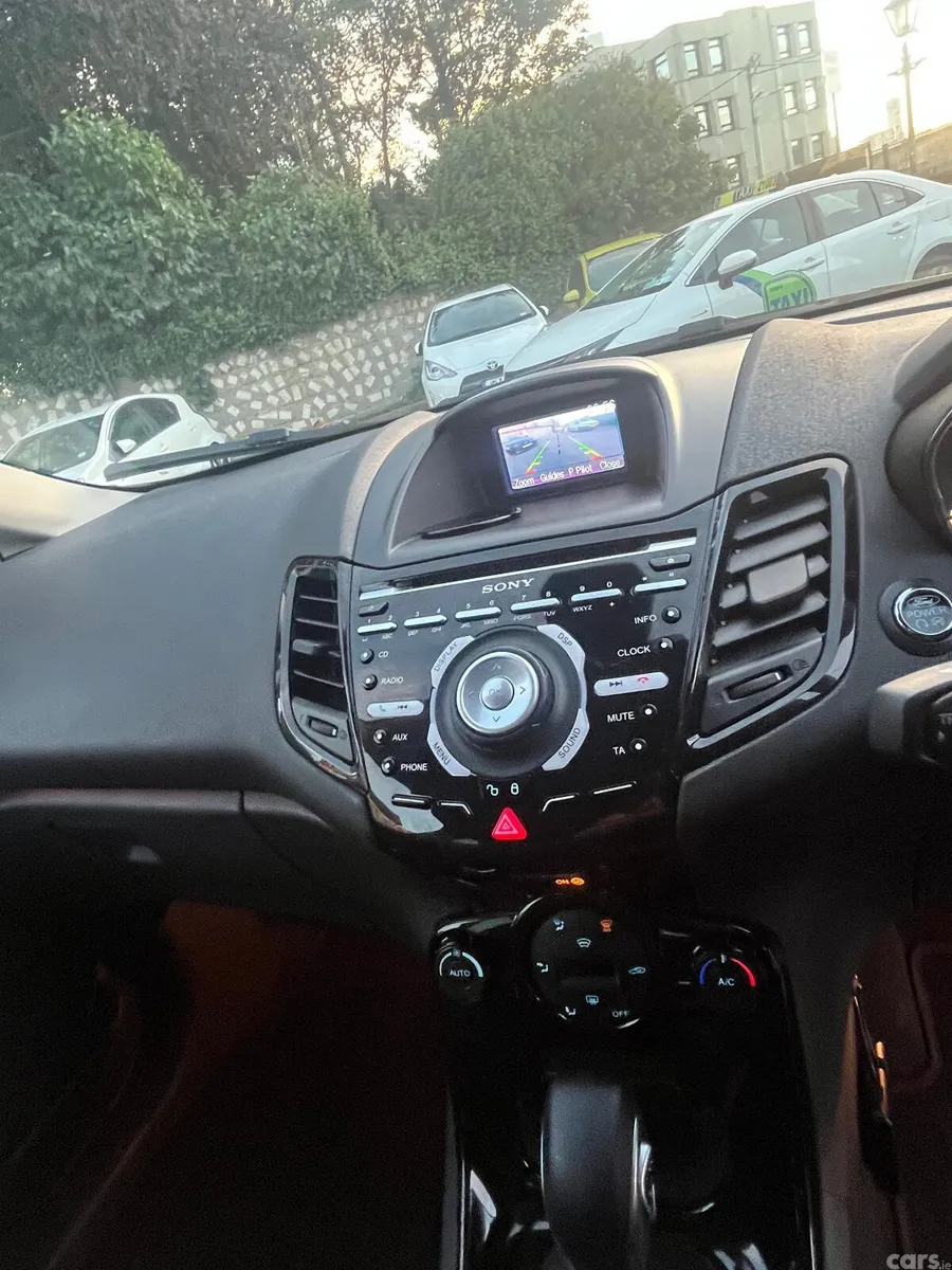Ford Fiesta Hatchback, Petrol, 2014, Red