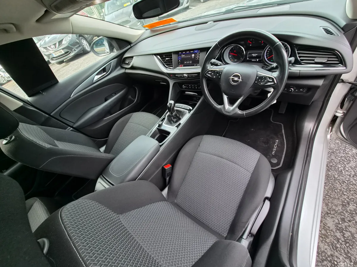 Opel Insignia Hatchback, Diesel, 2022, Grey
