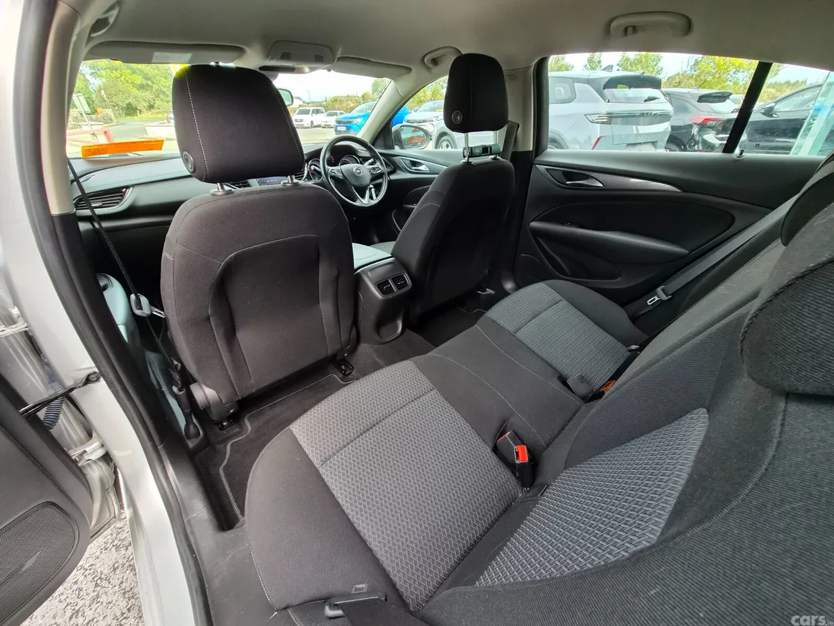 Opel Insignia Hatchback, Diesel, 2022, Grey