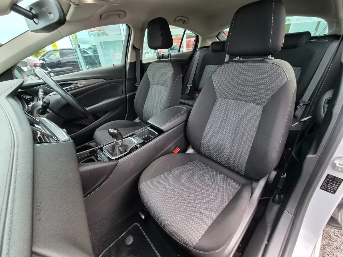 Opel Insignia Hatchback, Diesel, 2022, Grey