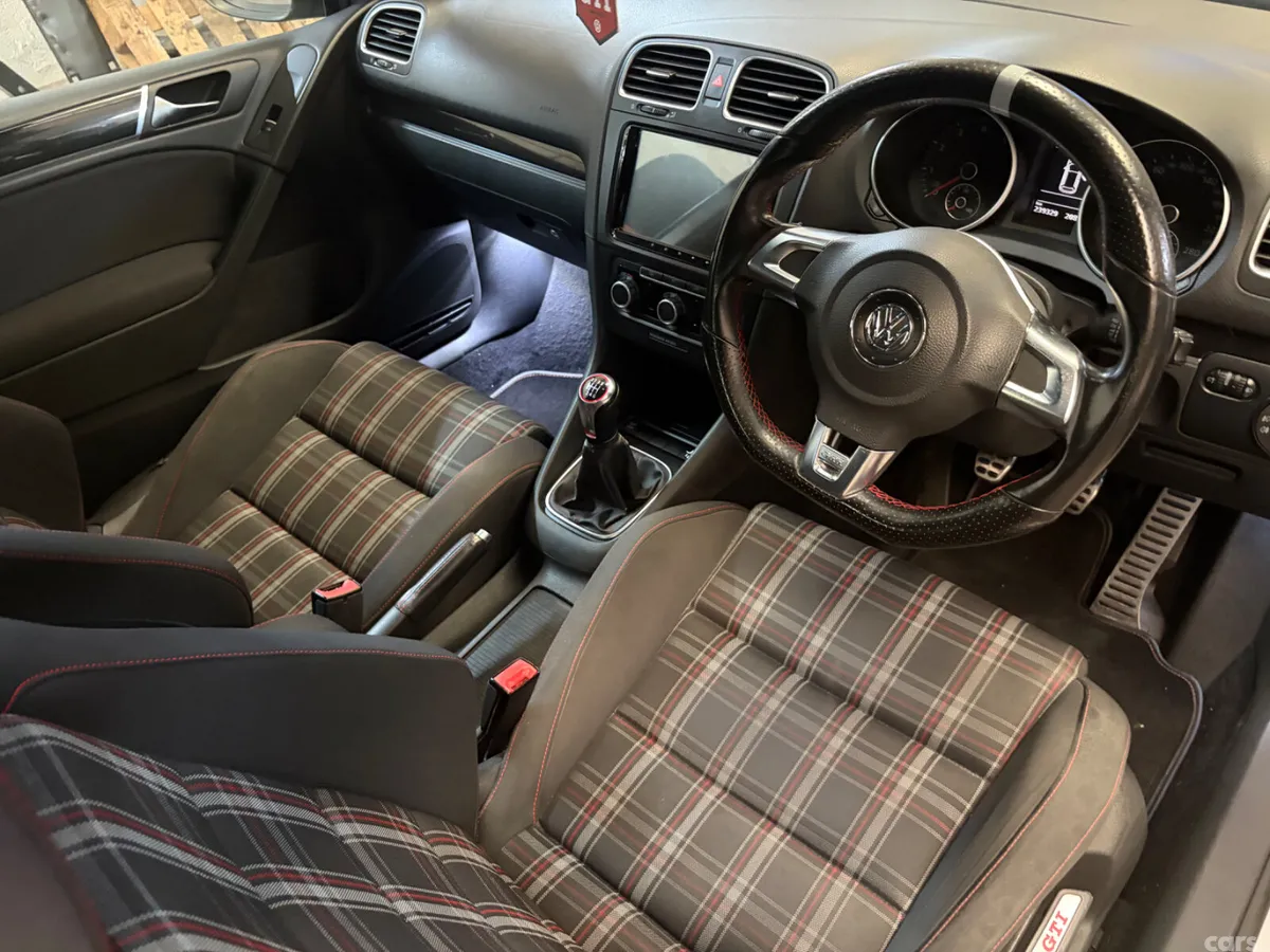 Volkswagen Golf Hatchback, Petrol, 2010, Silver
