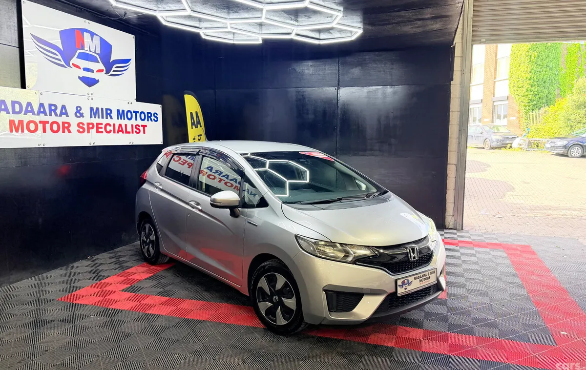 Honda Fit Hatchback, Petrol Hybrid, 2017, Silver