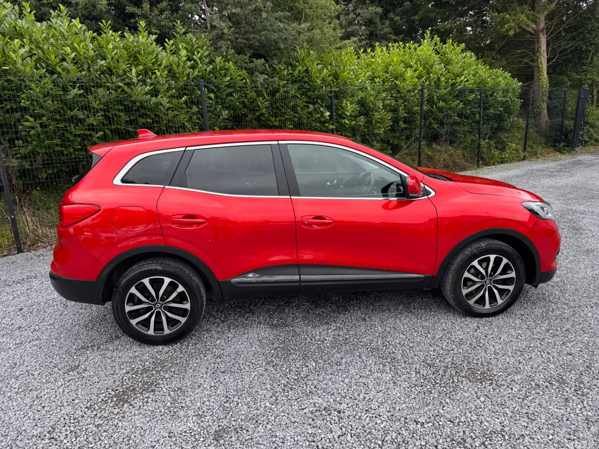 Renault Kadjar SUV, Petrol, 2022, Red