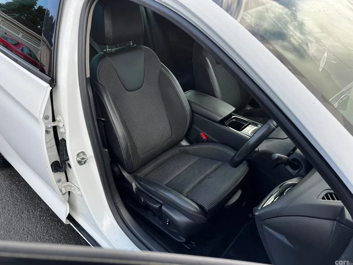 Opel Insignia Hatchback, Diesel, 2018, White