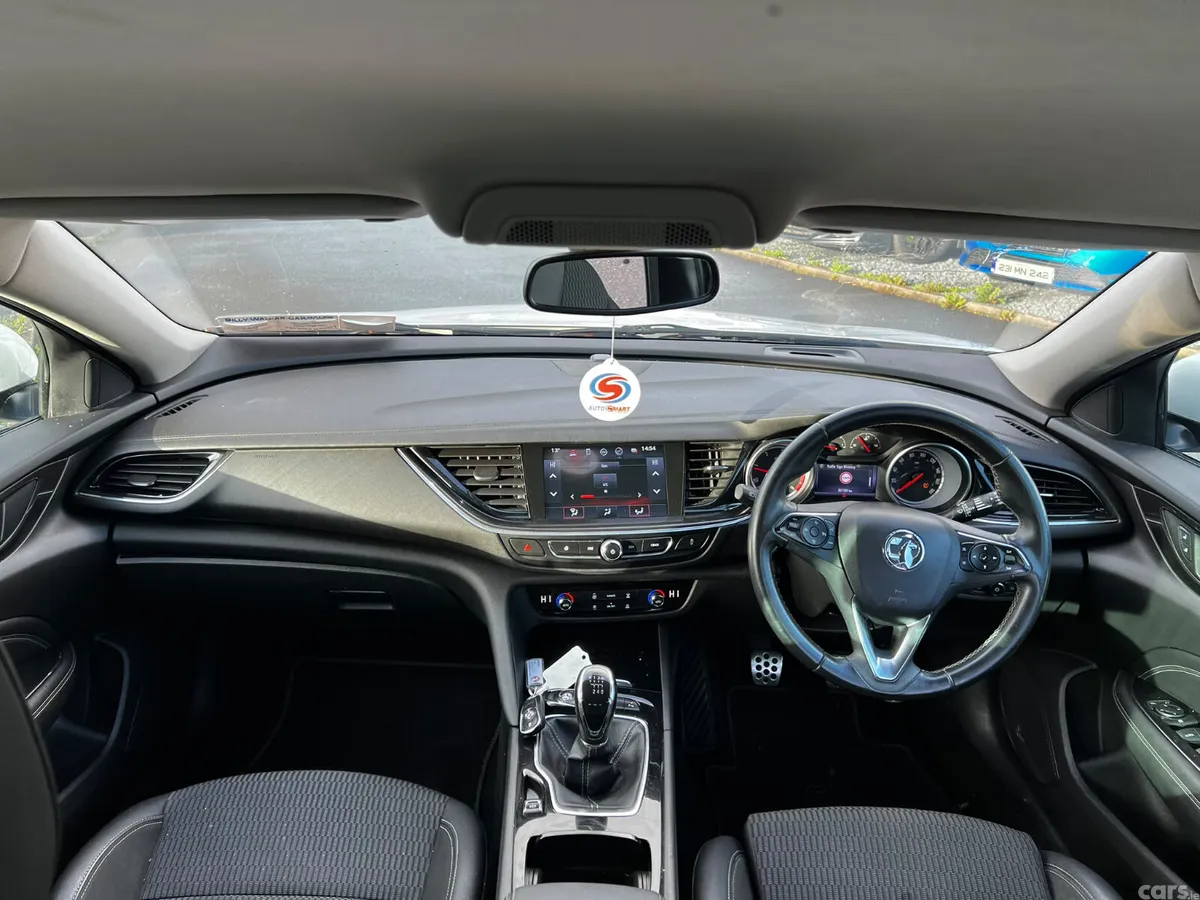 Opel Insignia Hatchback, Diesel, 2018, White