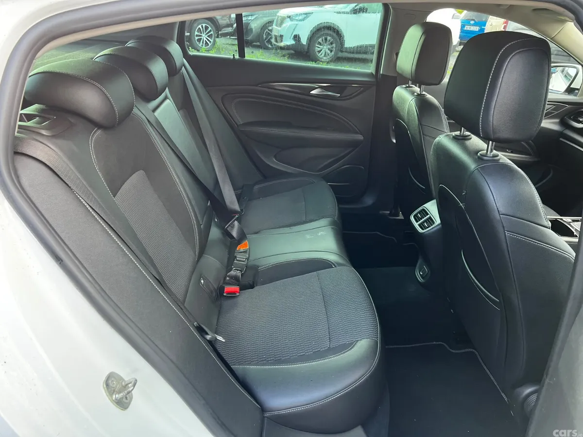 Opel Insignia Hatchback, Diesel, 2018, White