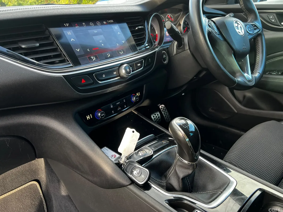 Opel Insignia Hatchback, Diesel, 2018, White