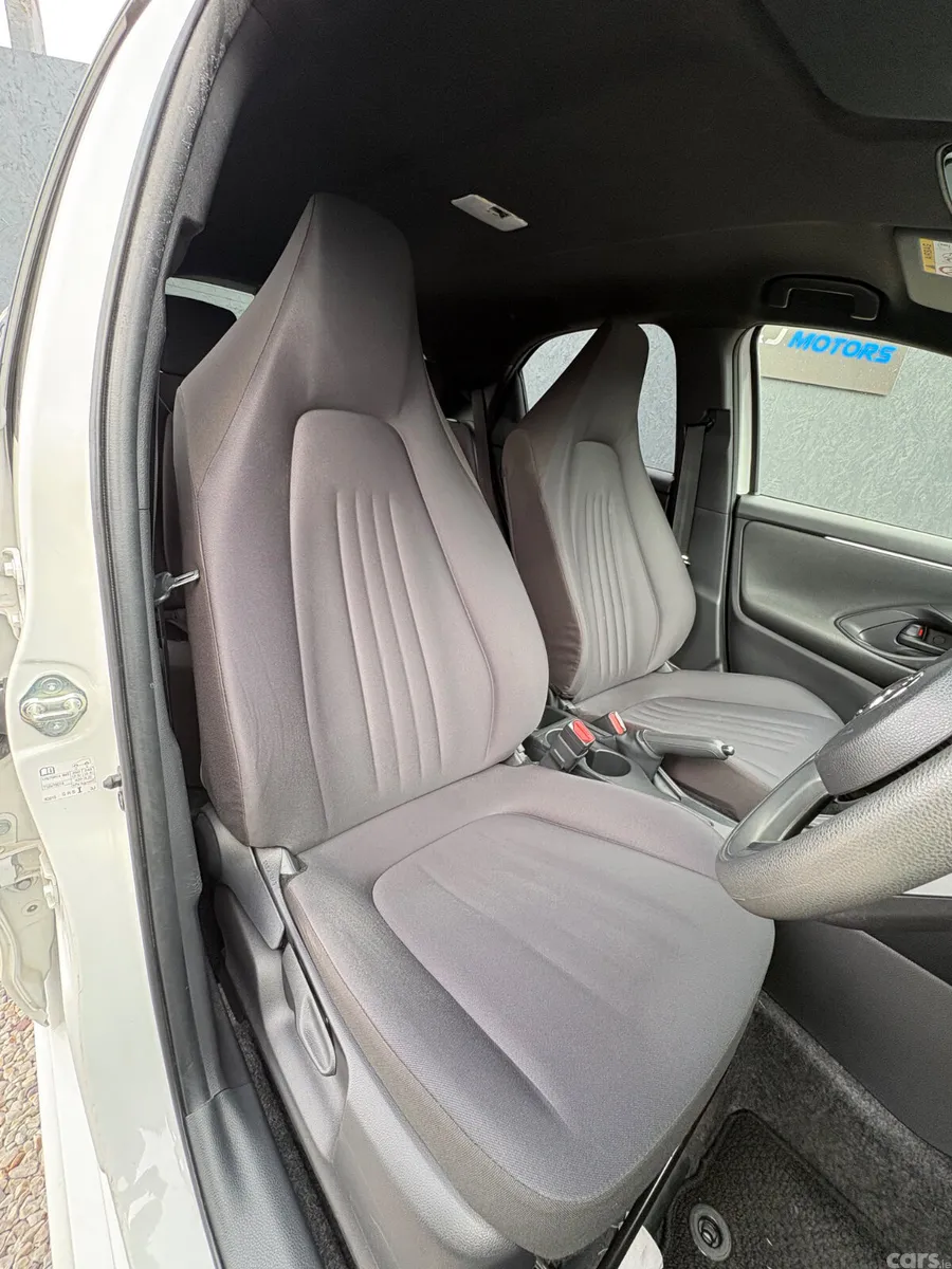 Toyota Yaris Hatchback, Petrol, 2021, White