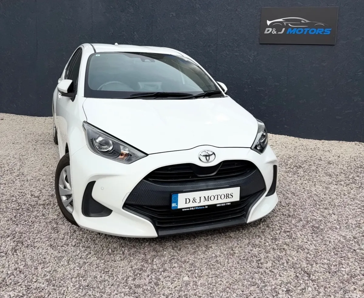 Toyota Yaris Hatchback, Petrol, 2021, White