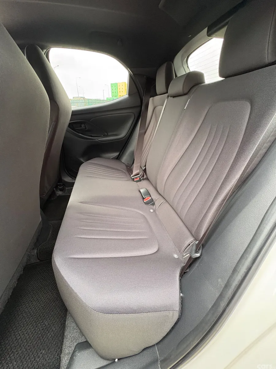 Toyota Yaris Hatchback, Petrol, 2021, White