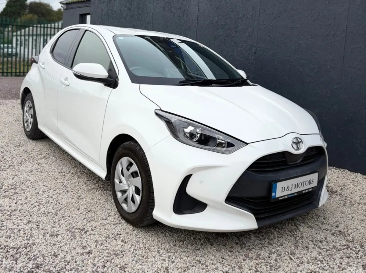 Toyota Yaris Hatchback, Petrol, 2021, White