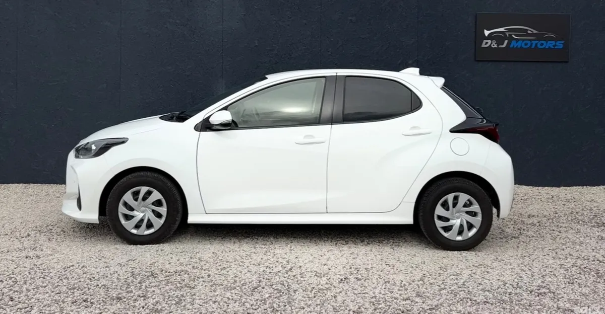 Toyota Yaris Hatchback, Petrol, 2021, White
