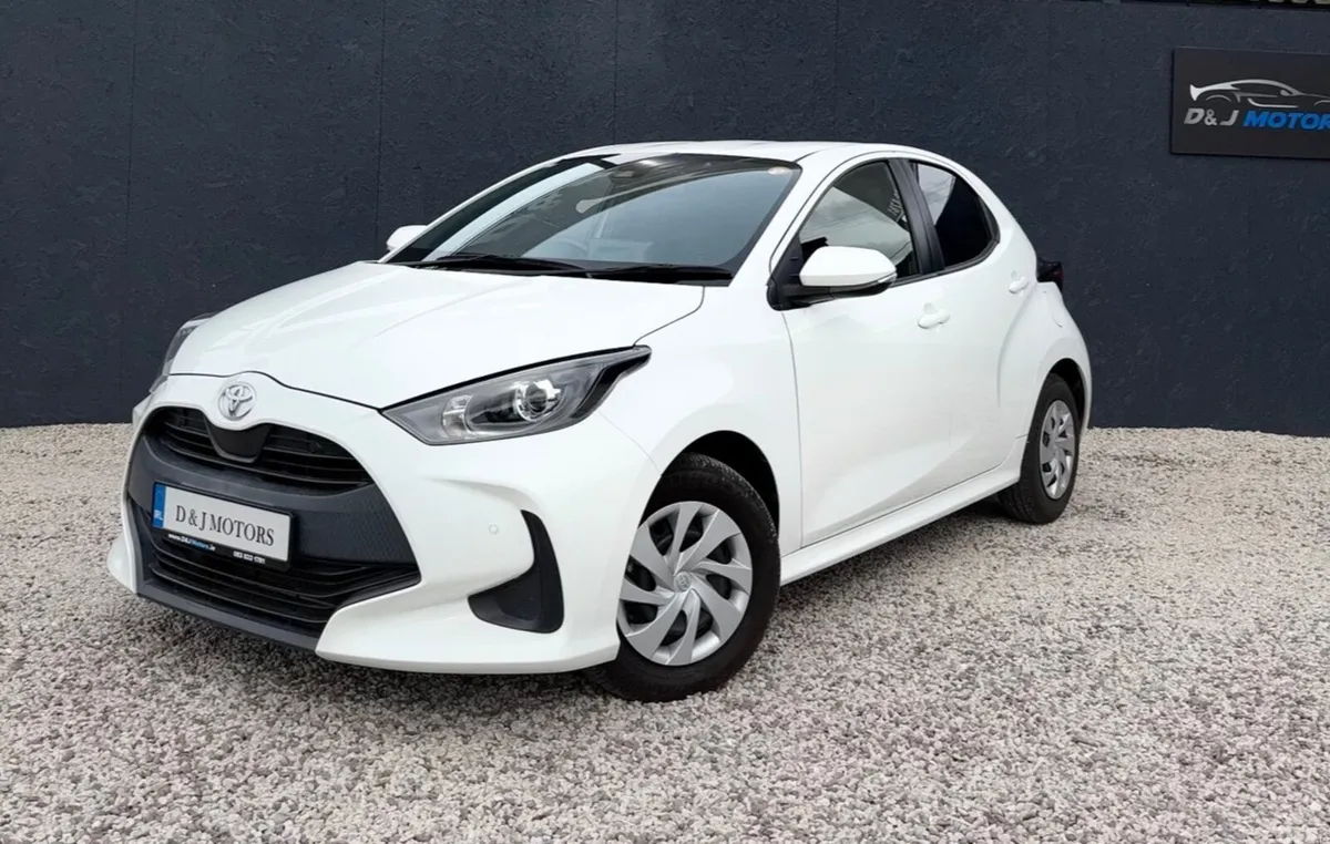 Toyota Yaris Hatchback, Petrol, 2021, White