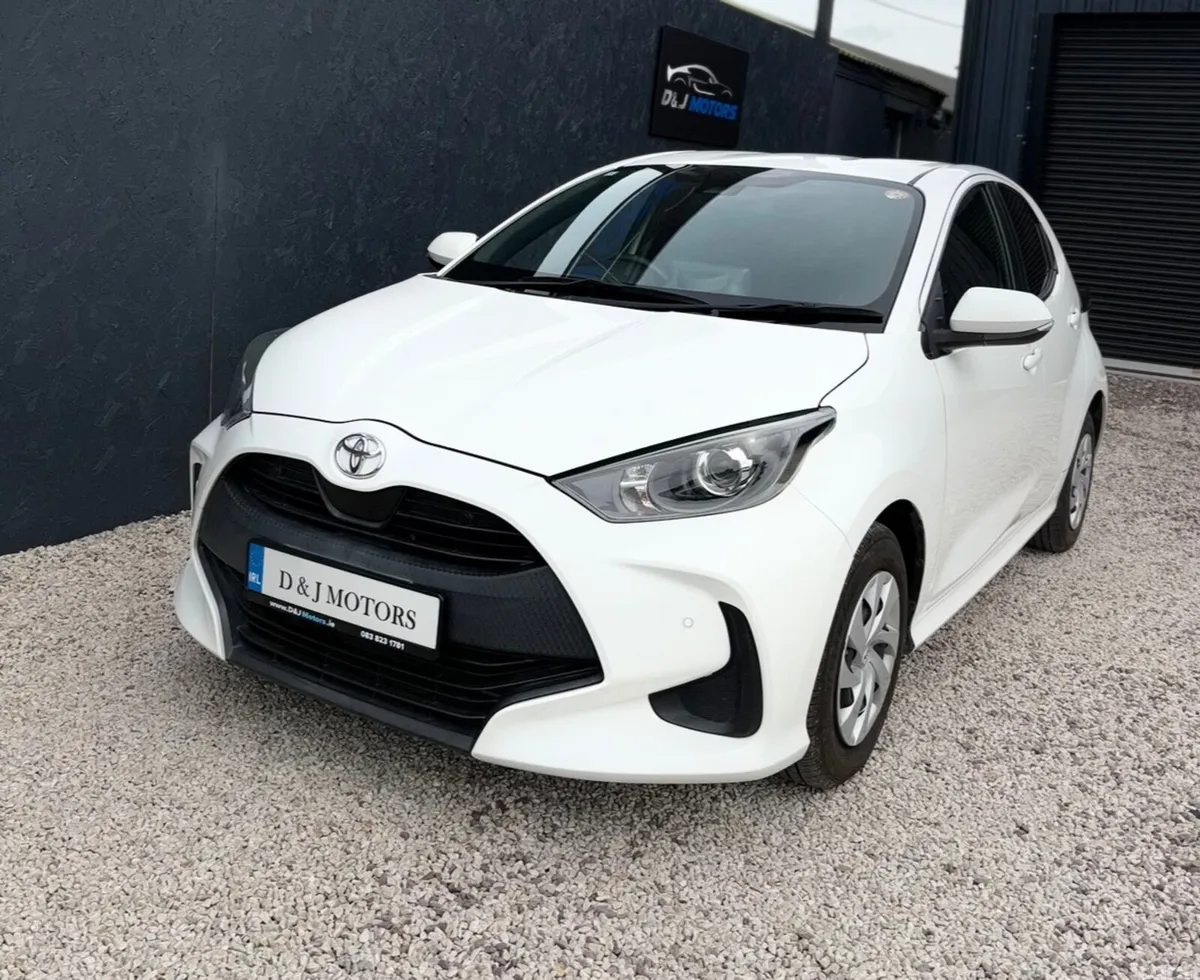 Toyota Yaris Hatchback, Petrol, 2021, White
