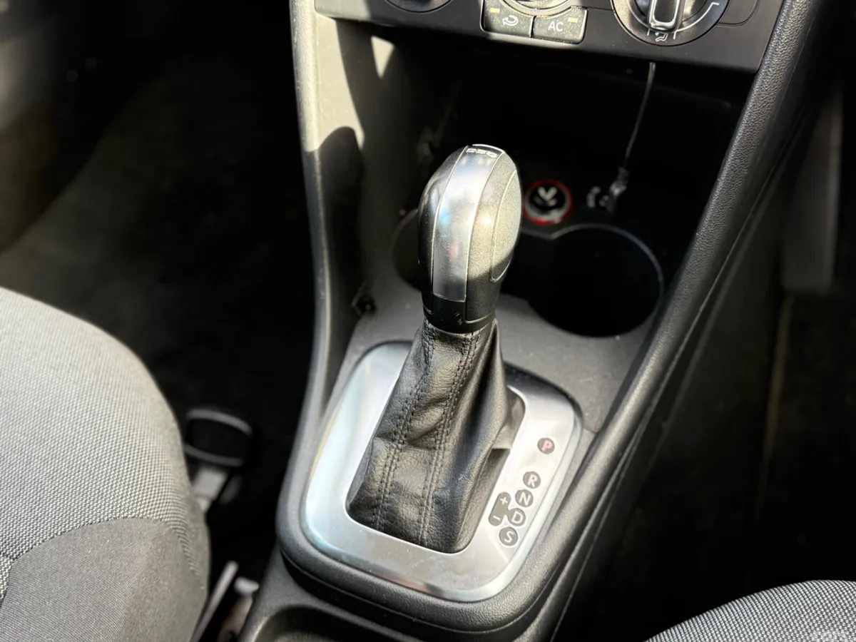Volkswagen Polo Hatchback, Petrol, 2012, White