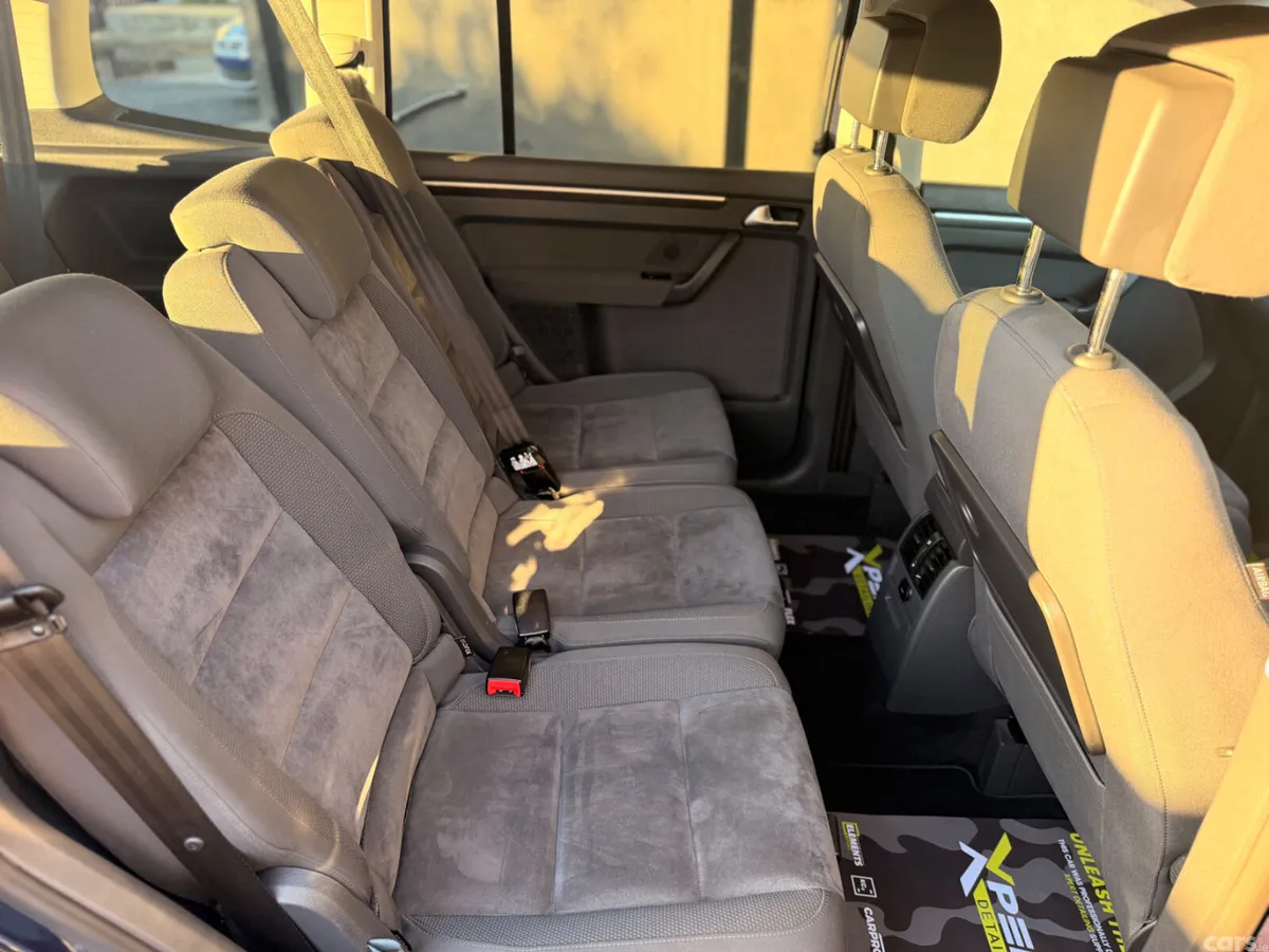 Volkswagen Touran MPV, Petrol, 2013, Blue