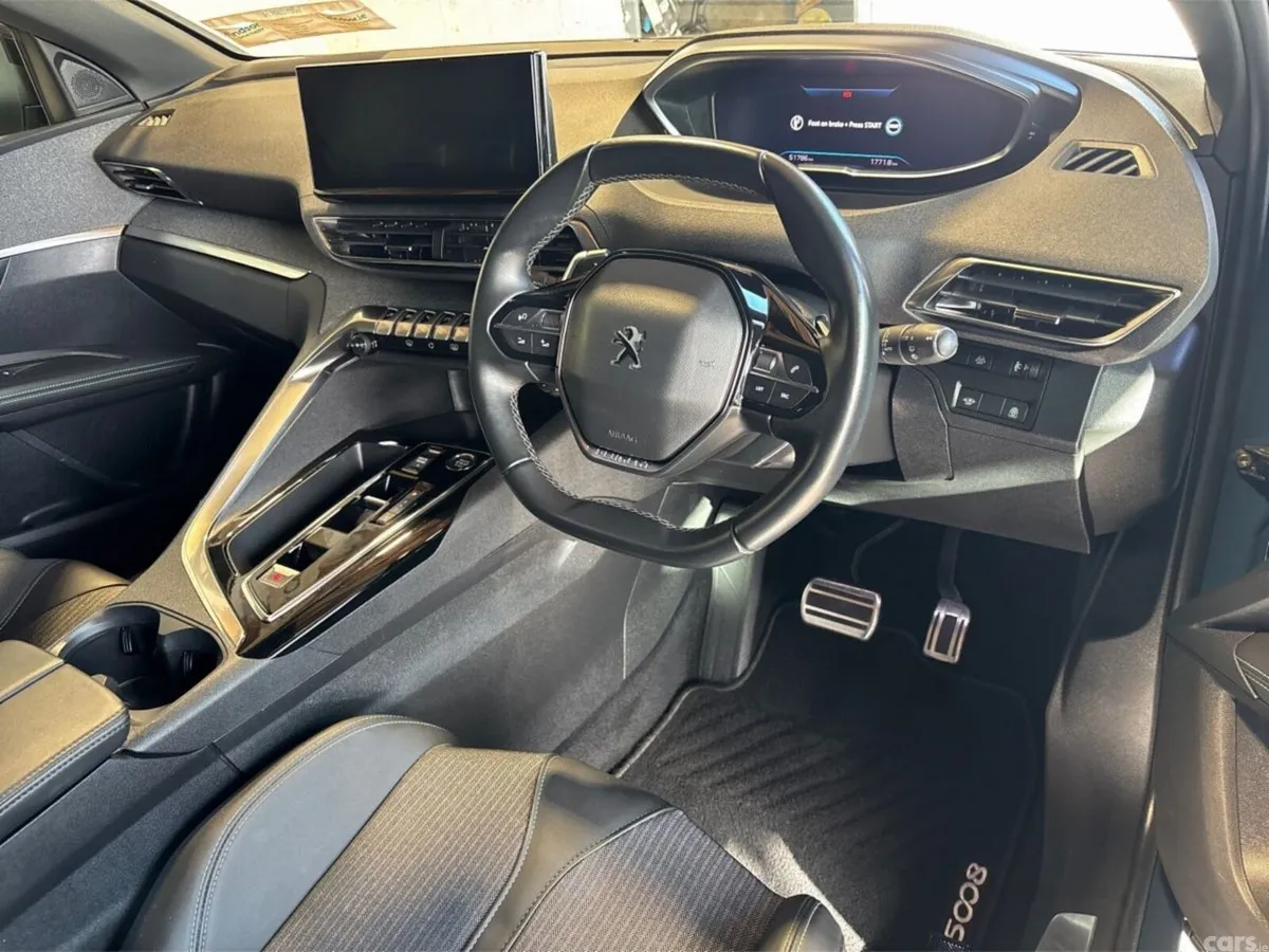 Peugeot 5008 MPV, Diesel, 2023, Blue