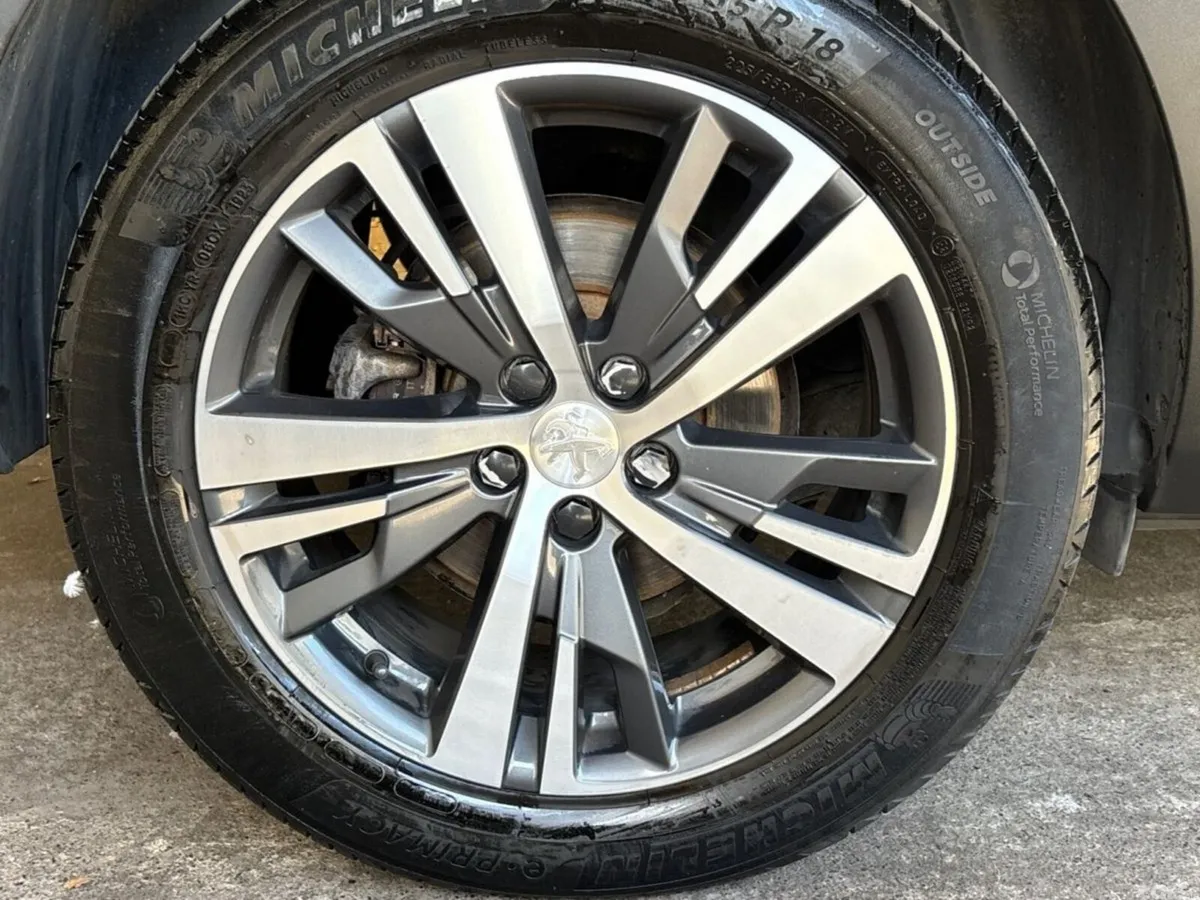 Peugeot 5008 MPV, Diesel, 2023, Blue