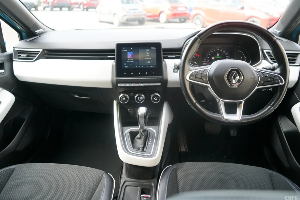 Renault Clio Hatchback, Petrol, 2021, Blue
