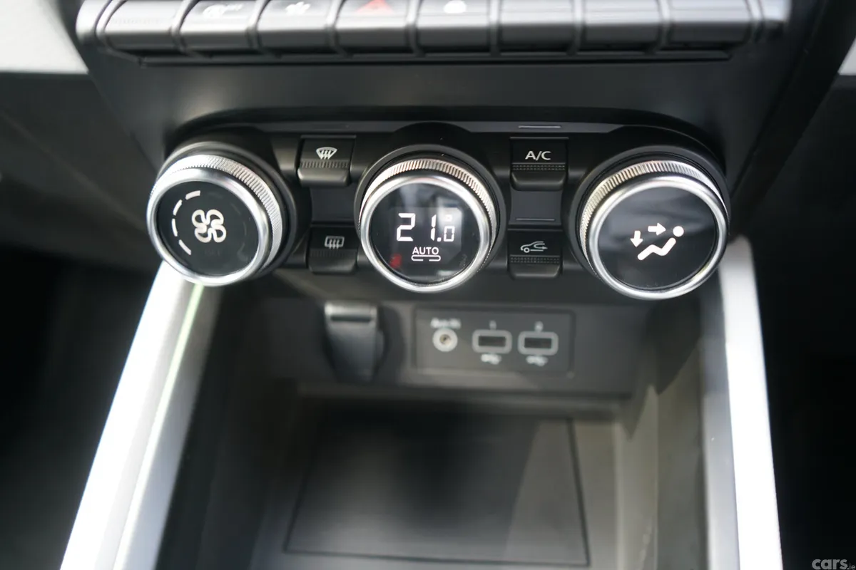 Renault Clio Hatchback, Petrol, 2021, Blue