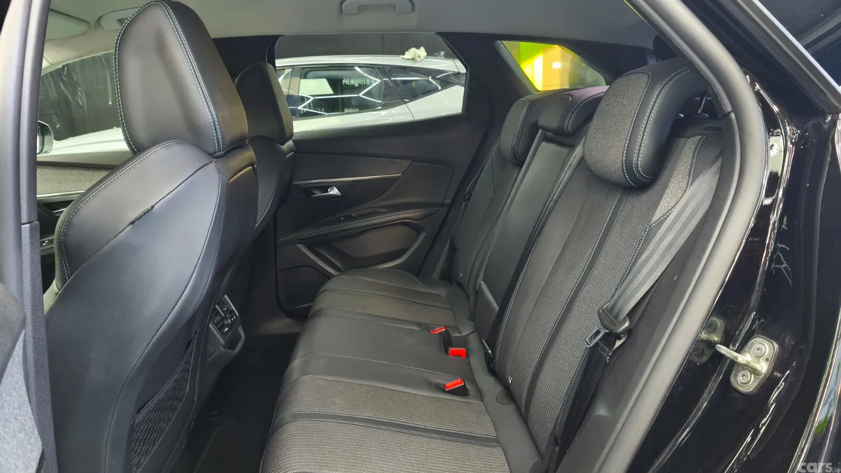 Peugeot 3008 MPV, Diesel, 2022, Black