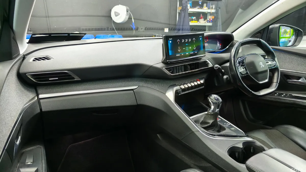 Peugeot 3008 MPV, Diesel, 2022, Black