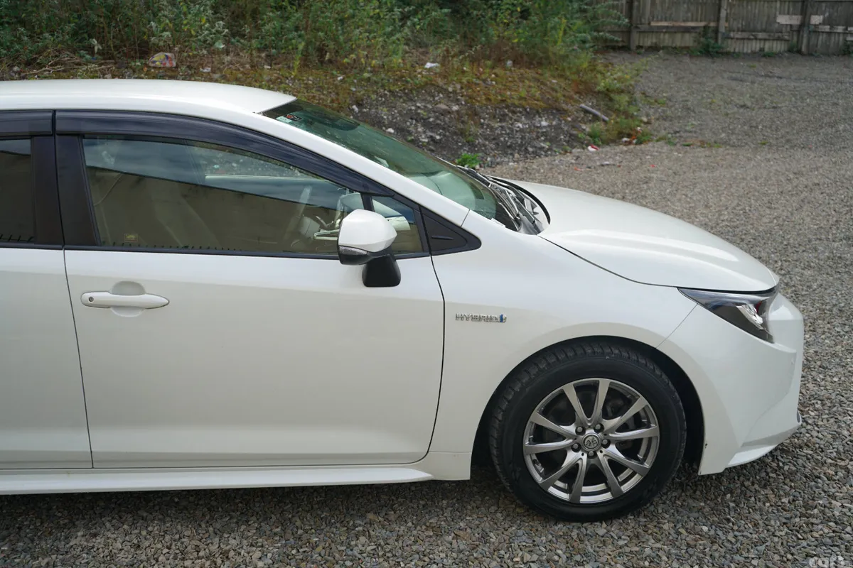 Toyota Corolla Estate, Petrol Hybrid, 2020, White