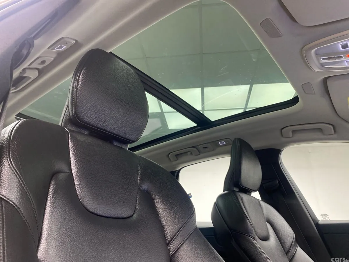 Volvo XC60 SUV, Petrol Plug-in Hybrid, 2023, Gold