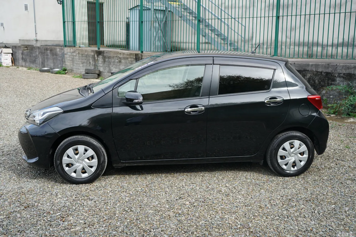 Toyota Vitz Hatchback, Petrol, 2016, Black