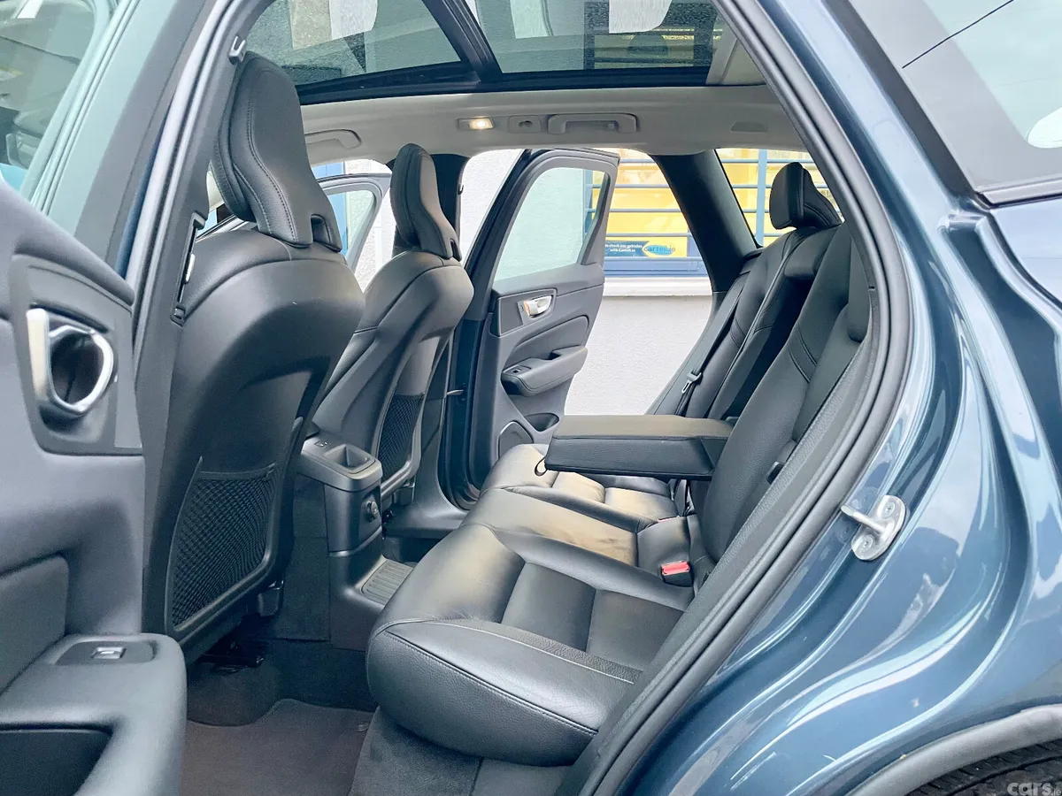 Volvo XC60 SUV, Petrol Plug-in Hybrid, 2024, Blue