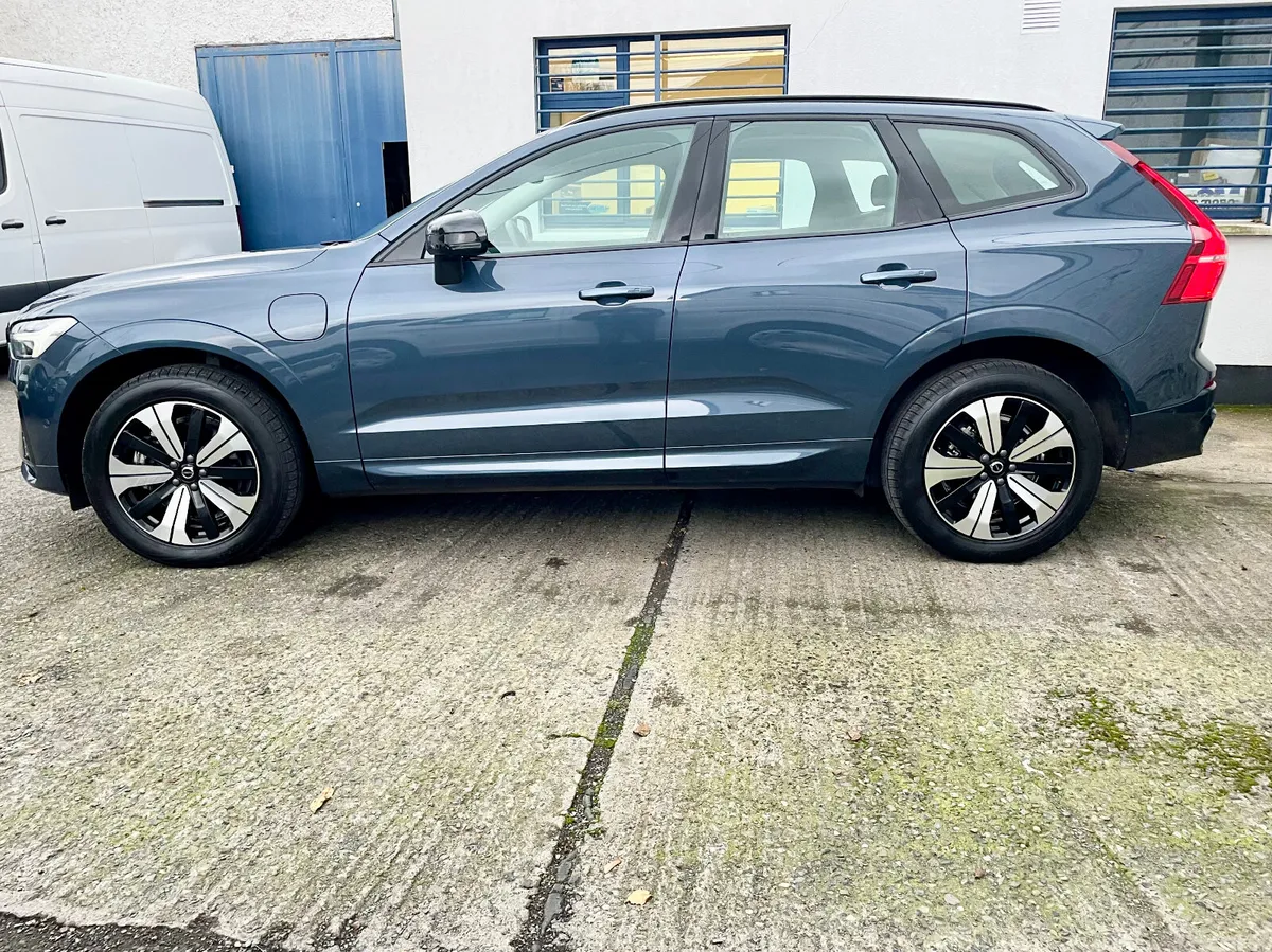 Volvo XC60 SUV, Petrol Plug-in Hybrid, 2024, Blue