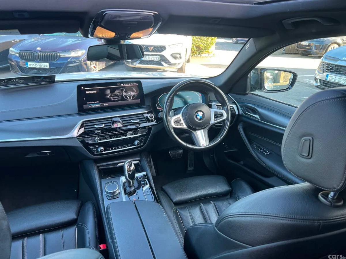 BMW 5-Series Estate, Petrol Plug-in Hybrid, 2021, White
