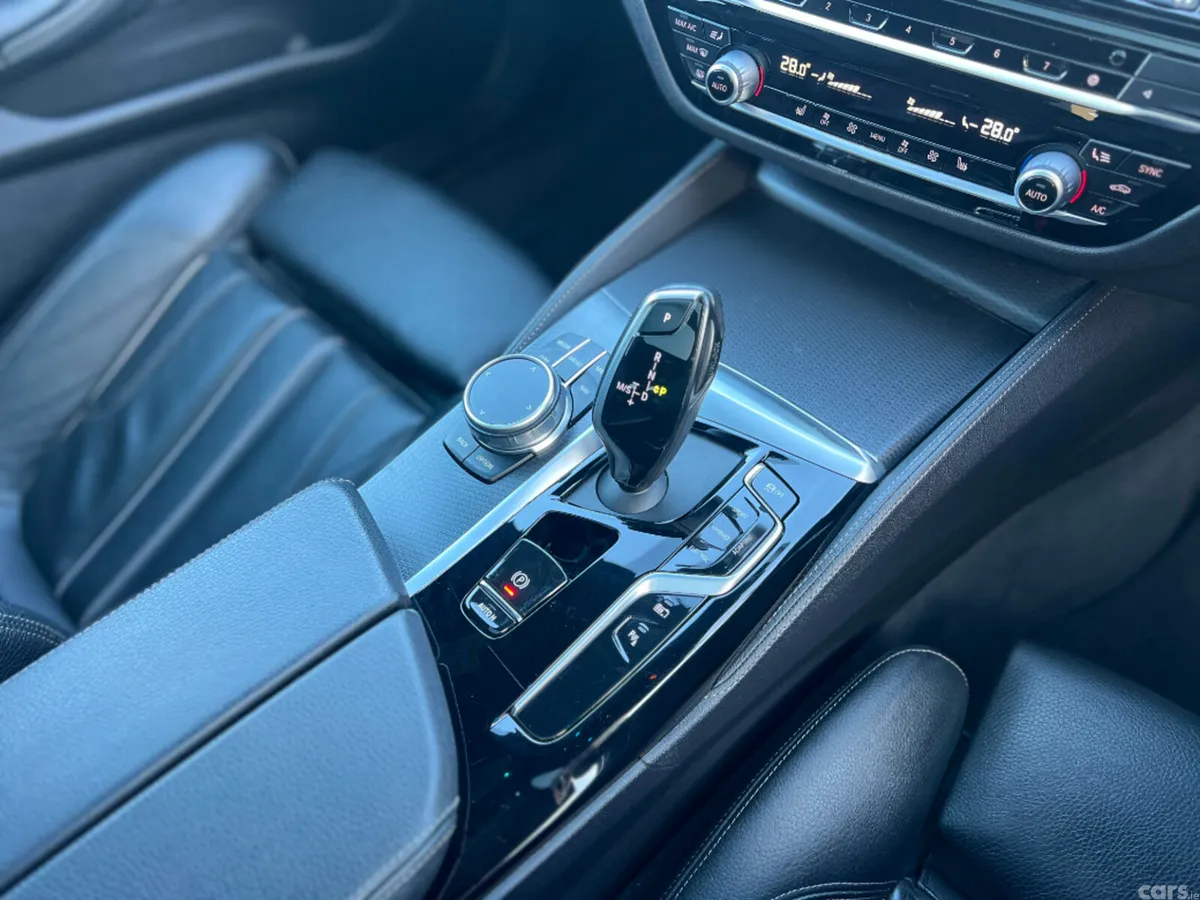 BMW 5-Series Estate, Petrol Plug-in Hybrid, 2021, White