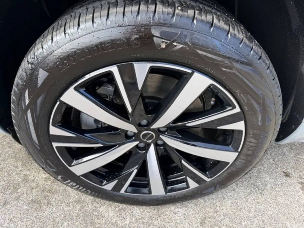 Volvo XC90 SUV, Petrol Plug-in Hybrid, 2026, Grey