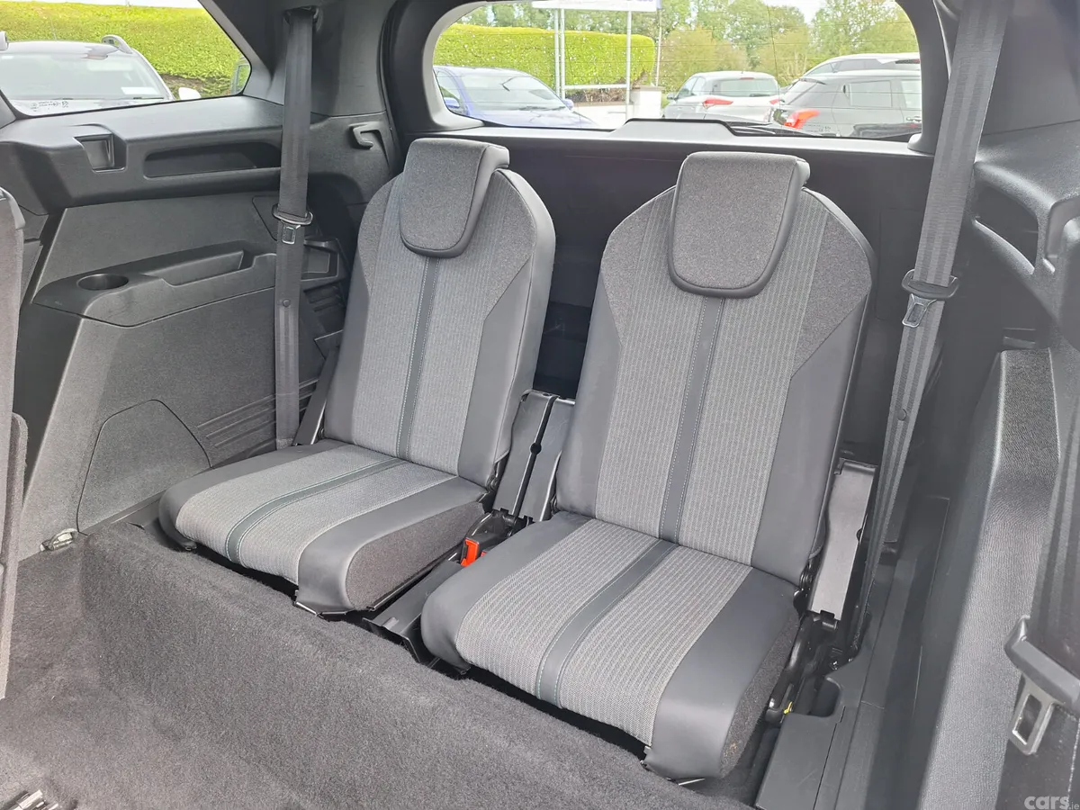 Peugeot 5008 MPV, Diesel, 2024, Black