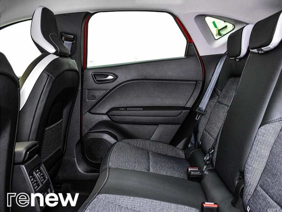 Renault Captur SUV, Petrol Plug-in Hybrid, 2021, Red