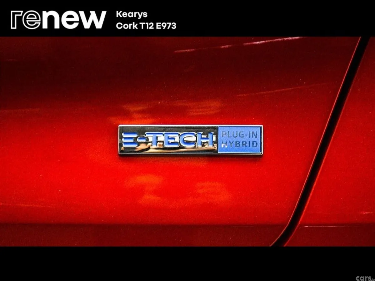 Renault Captur SUV, Petrol Plug-in Hybrid, 2021, Red