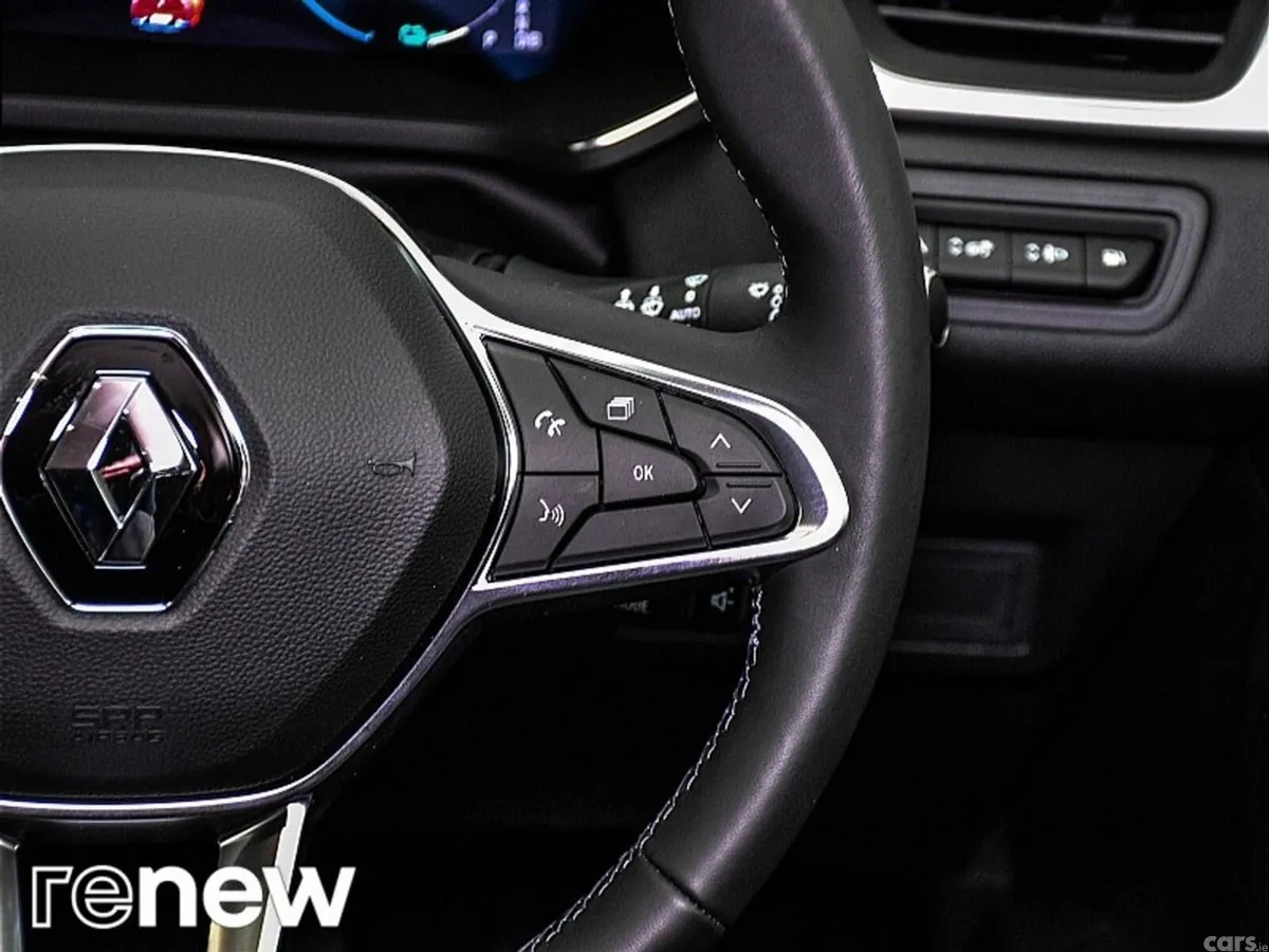 Renault Captur SUV, Petrol Plug-in Hybrid, 2021, Red