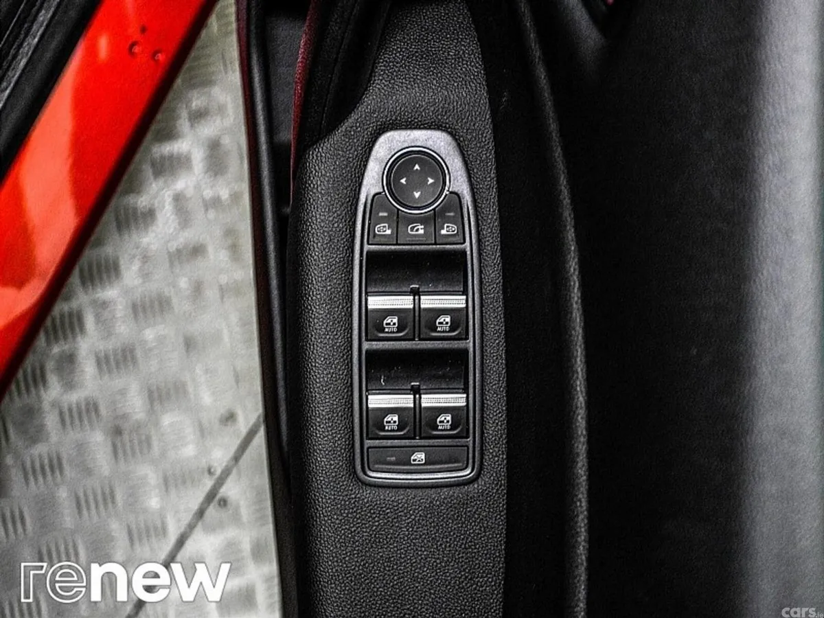 Renault Captur SUV, Petrol Plug-in Hybrid, 2021, Red