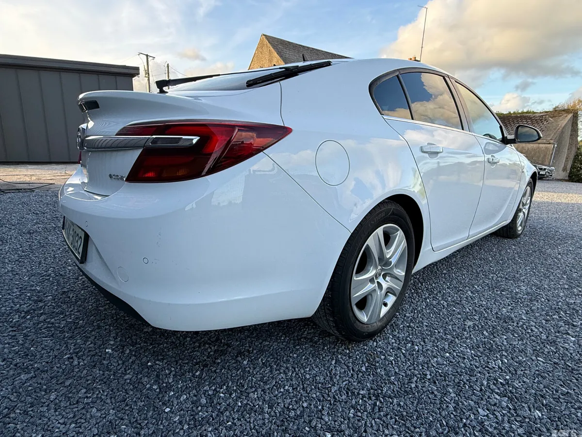 Vauxhall Insignia Hatchback, Diesel, 2016, White