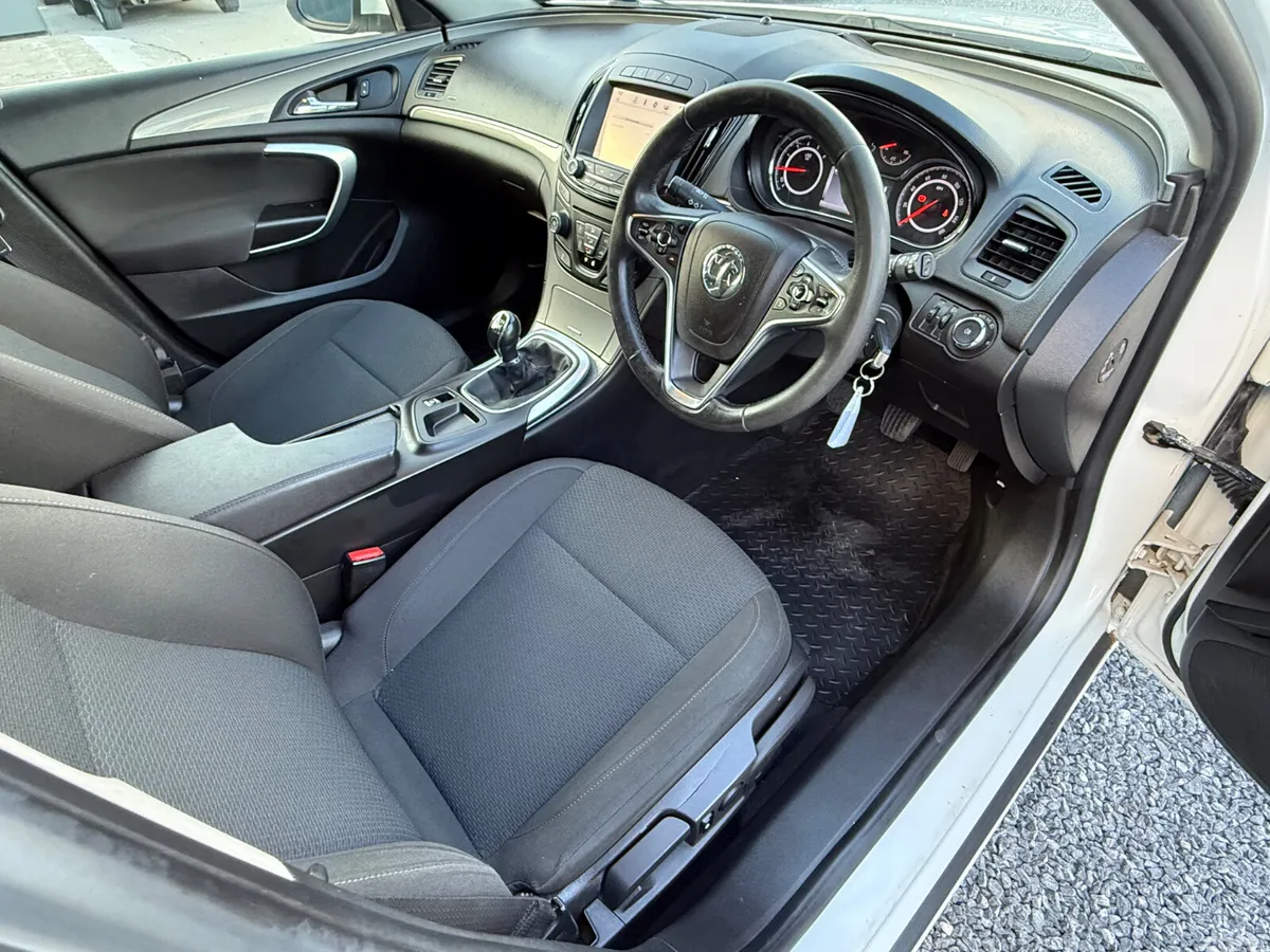 Vauxhall Insignia Hatchback, Diesel, 2016, White