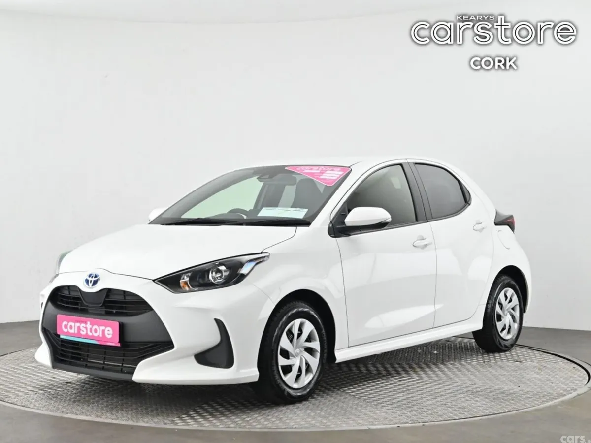 Toyota Yaris Hatchback, Petrol Hybrid, 2023, White