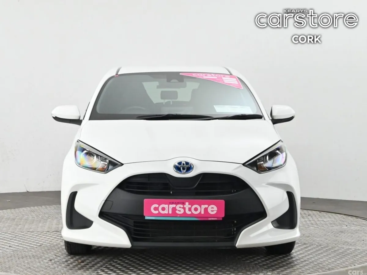 Toyota Yaris Hatchback, Petrol Hybrid, 2023, White