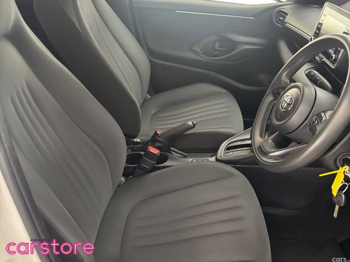 Toyota Yaris Hatchback, Petrol Hybrid, 2023, White