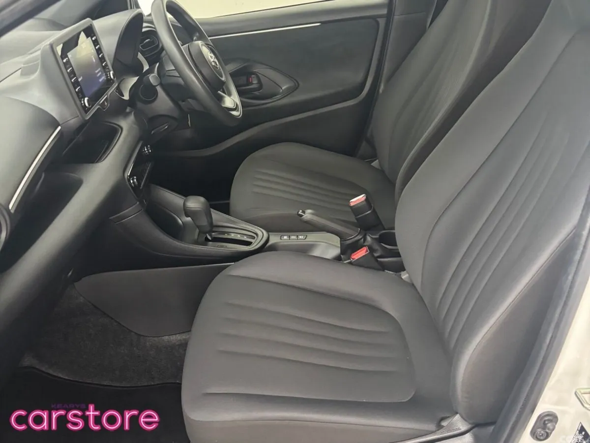 Toyota Yaris Hatchback, Petrol Hybrid, 2023, White