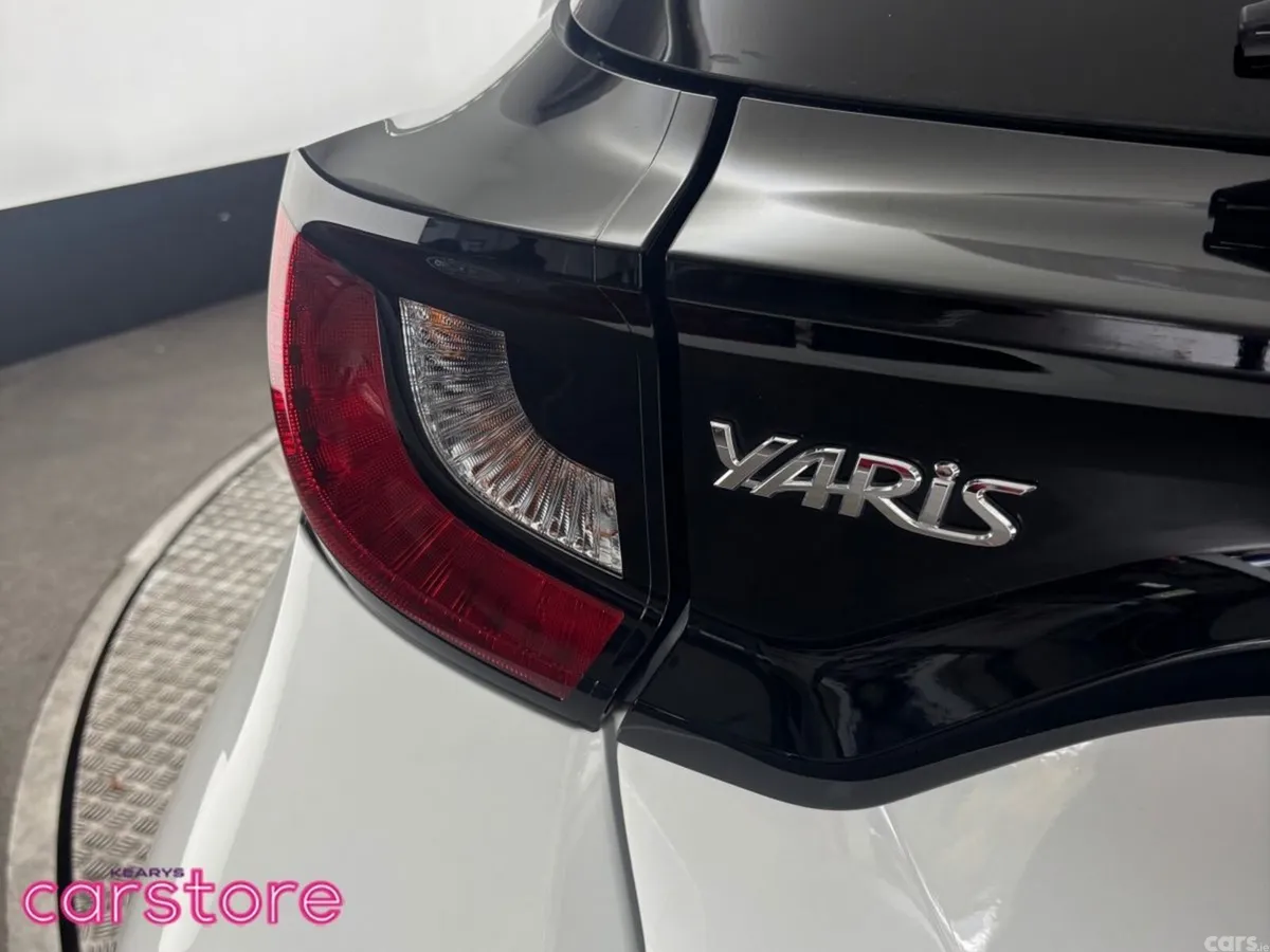 Toyota Yaris Hatchback, Petrol Hybrid, 2023, White