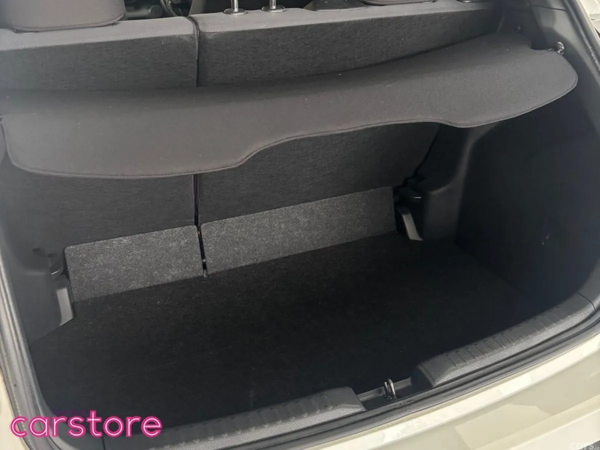Toyota Yaris Hatchback, Petrol Hybrid, 2023, White