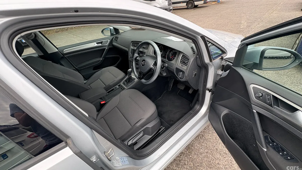 Volkswagen Golf Hatchback, Petrol, 2016, Silver