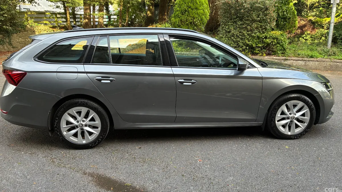 Skoda Octavia Estate, Diesel, 2023, Grey